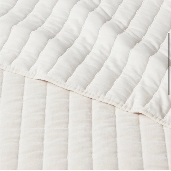 NWT  King Channel Stitch Velvet Quilt Cream
- Threshold - Picture 2 of 9